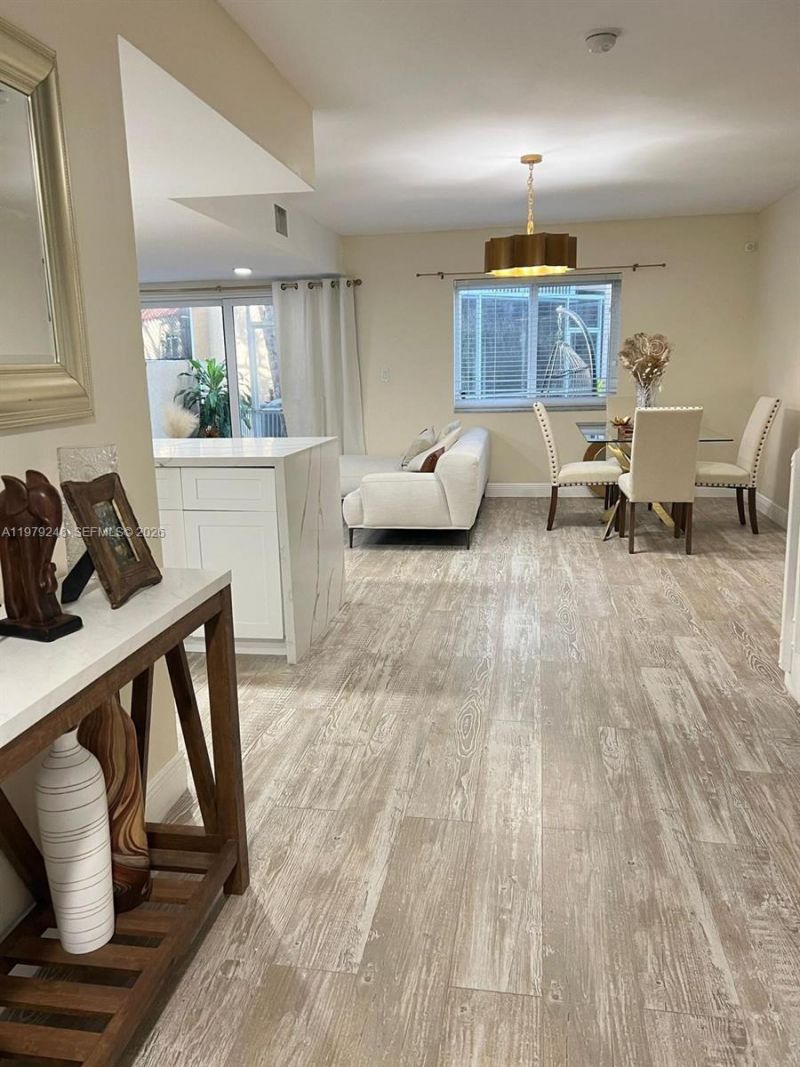 568 N University Dr , Unit 568, Plantation, FL 33324 Photo