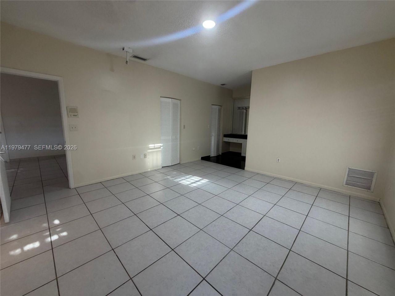 1090 NW 128th Ct, Miami, FL 33182 Photo