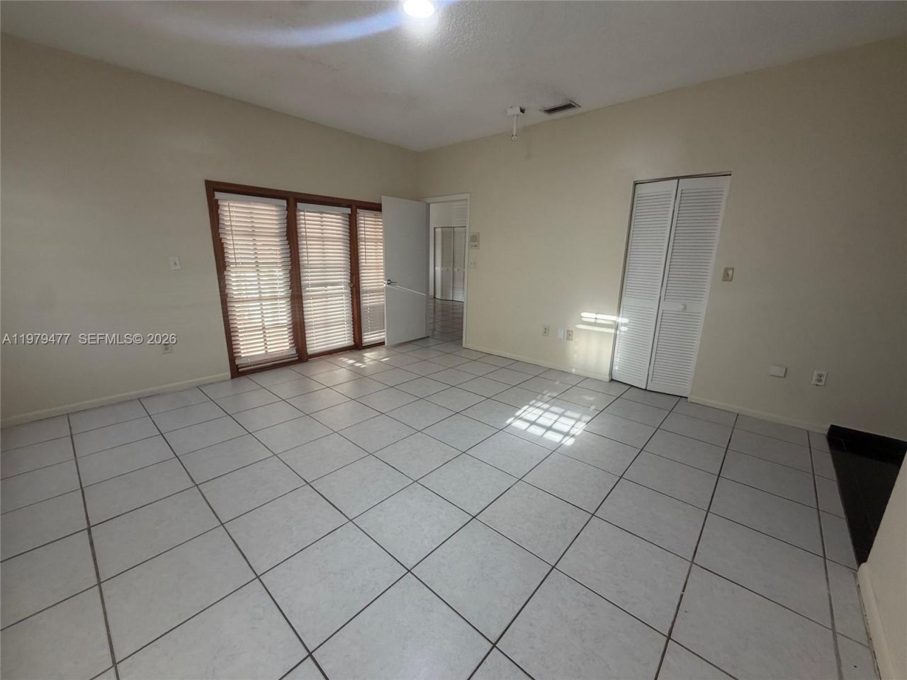 1090 NW 128th Ct, Miami, FL 33182 Photo