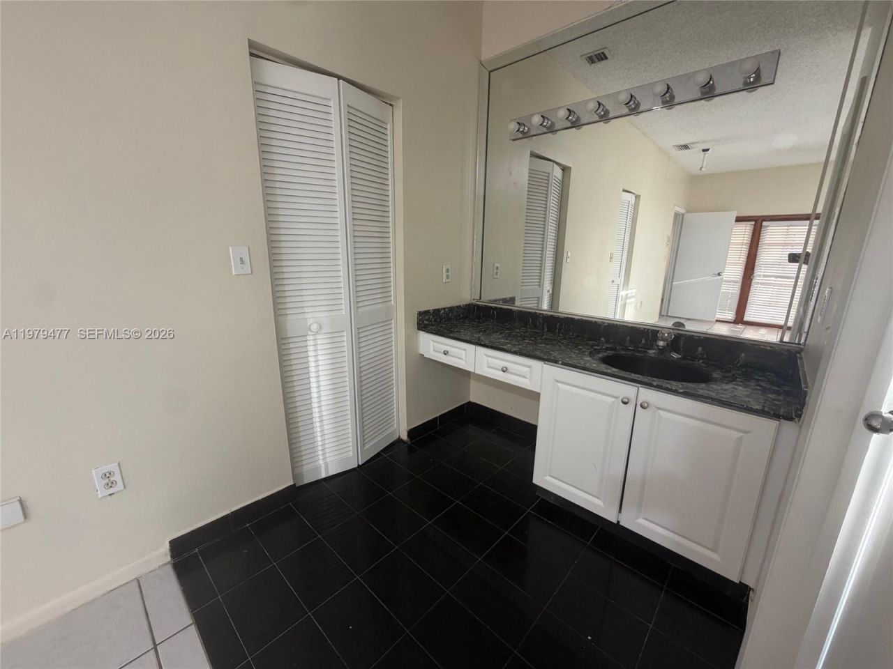 1090 NW 128th Ct, Miami, FL 33182 Photo