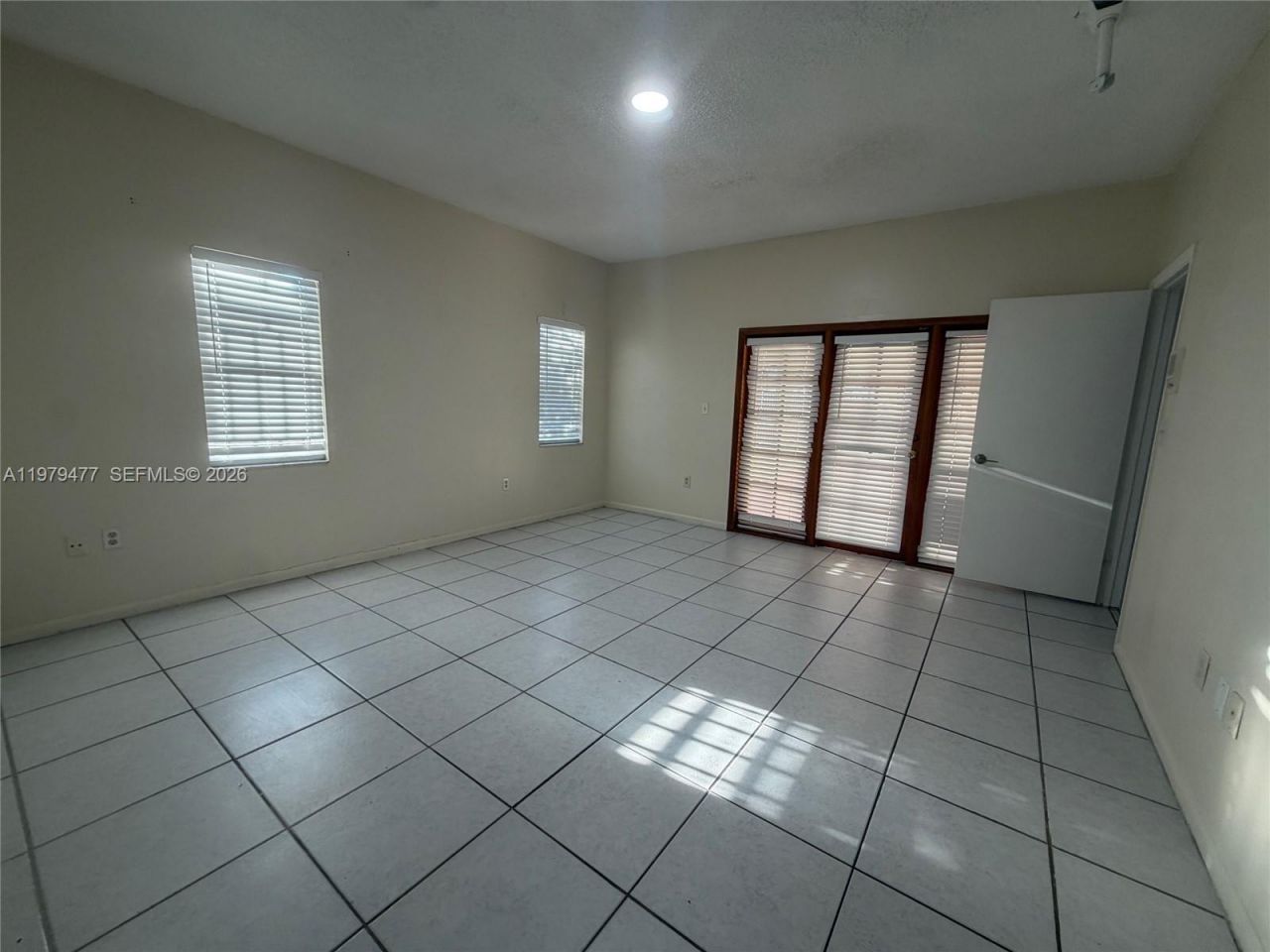 1090 NW 128th Ct, Miami, FL 33182 Photo