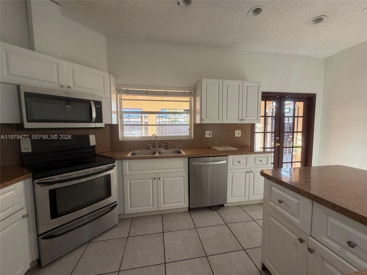 1090 NW 128th Ct, Miami, FL 33182 Photo