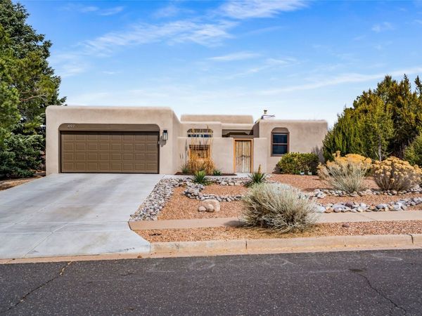 697 Calle Espejo, Santa Fe, NM 87505