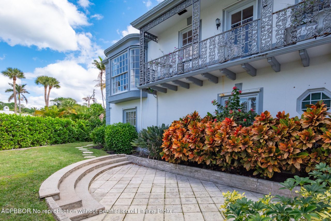 361 Crescent Drive, Palm Beach, FL 33480 Photo