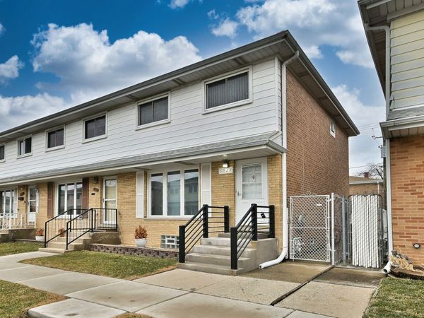 9824 Garden Court , Schiller Park, IL 60176