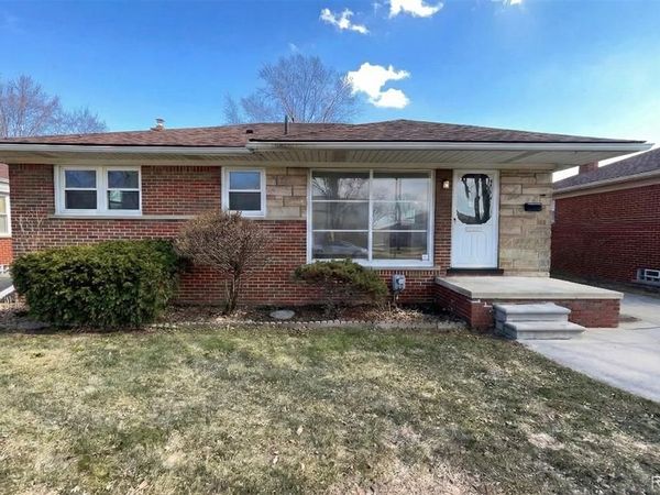 29212 Ursuline Street, St. Clair Shores, MI 48081