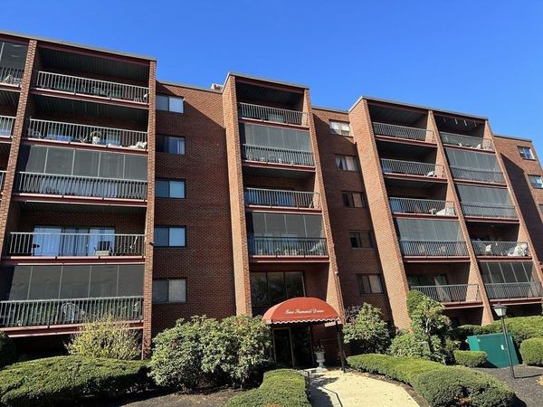 2 Summit Dr, Unit 21, Reading, MA 01867
