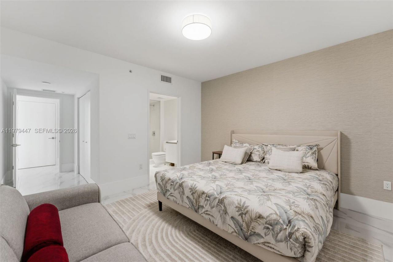 330 Sunny Isles Blvd, Unit 5-2304, Sunny Isles Beach, FL 33160 Photo