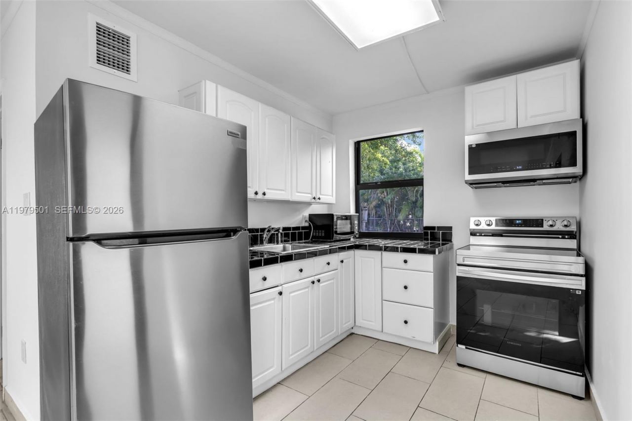 130 SW 31st Ct, Unit 2, Miami, FL 33135 Photo