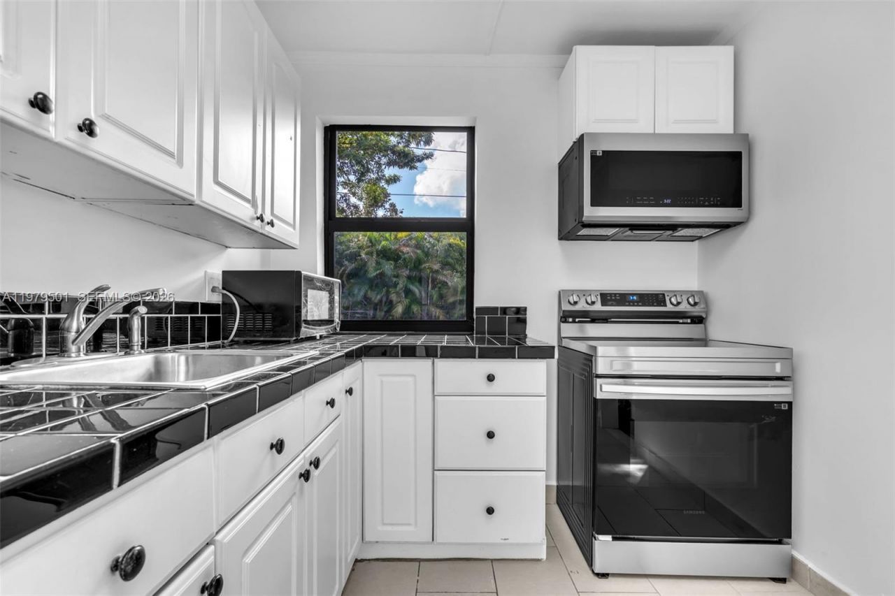 130 SW 31st Ct, Unit 2, Miami, FL 33135 Photo