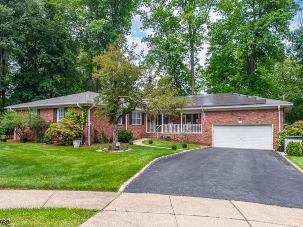 12 Ravine Rd, Verona, NJ 07044