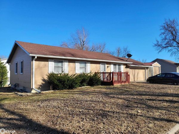 2304 Maple Boulevard, Marshalltown, IA 50158