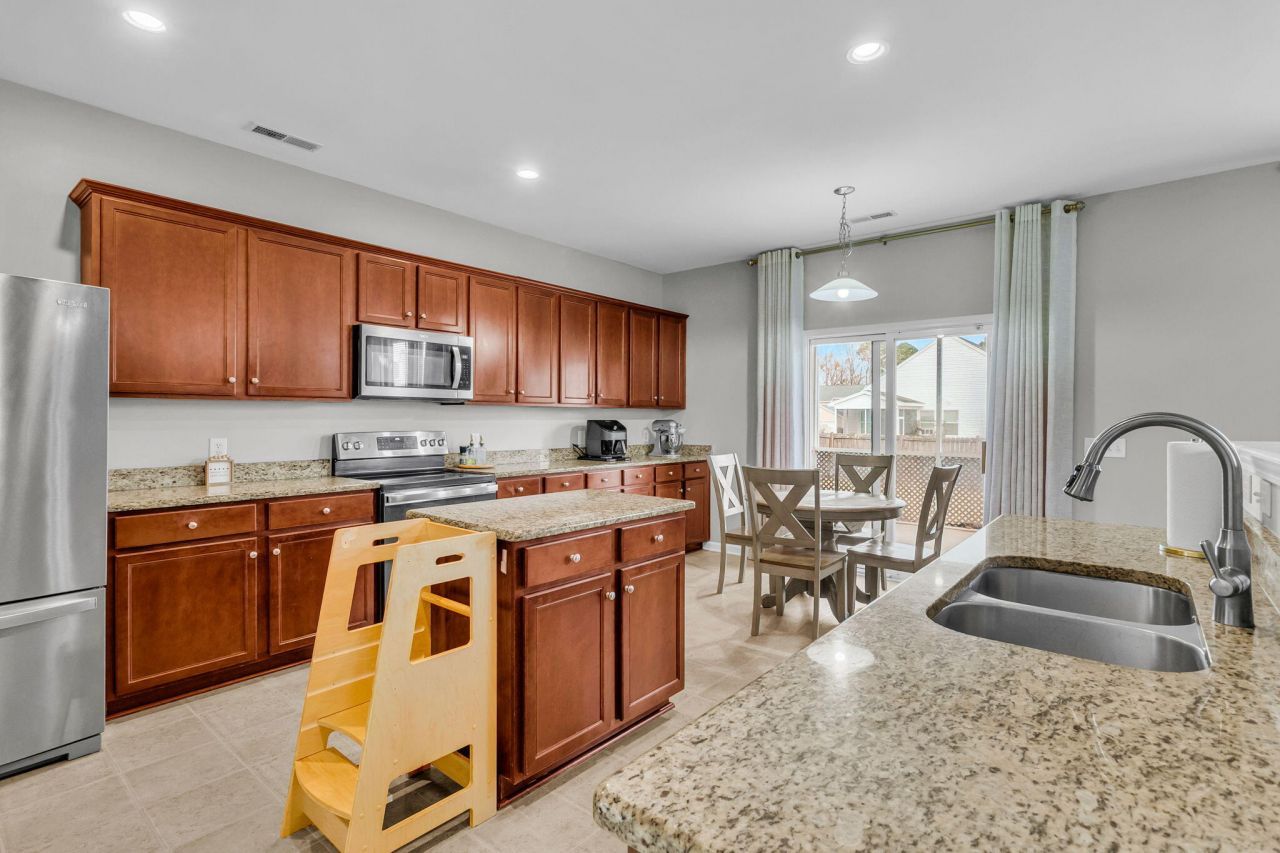 415 Watershed Drive Photo 11