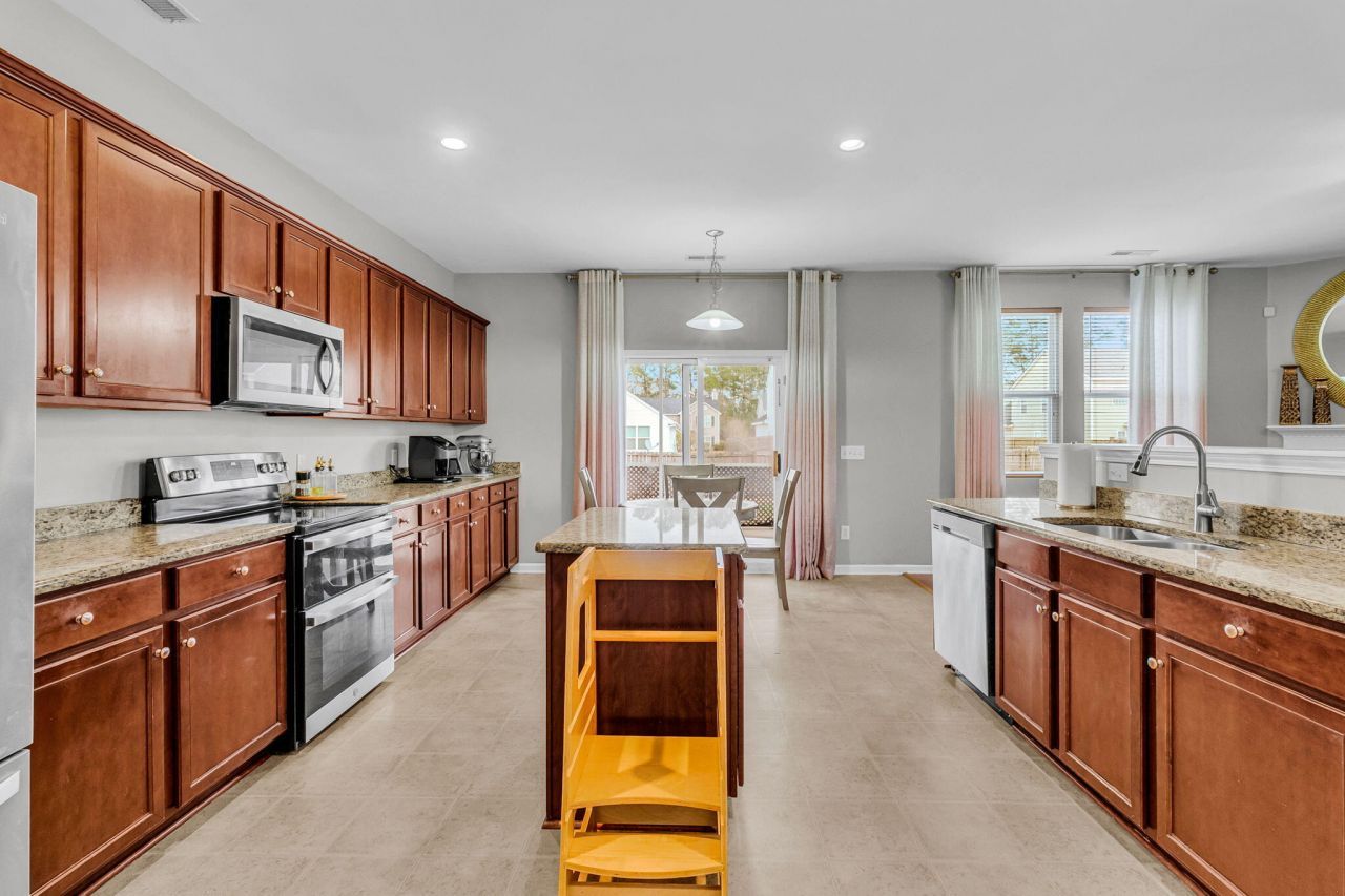 415 Watershed Drive Photo 13