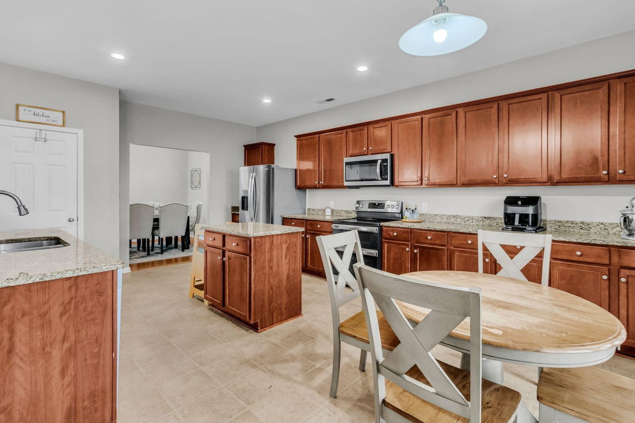 415 Watershed Drive Photo 14