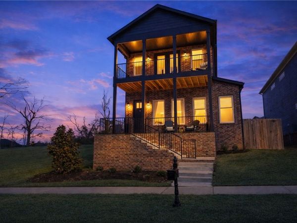 1054 Main Street, Bentonville, AR 72712