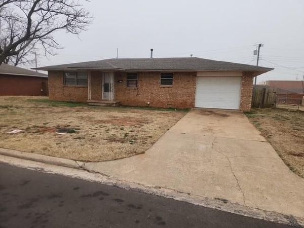 822 E Kee Street, Weatherford, OK 73096