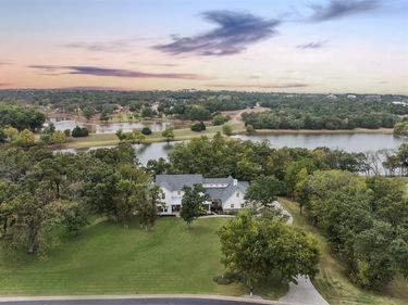2717 Walking Woods Trail, Jones, OK 73049