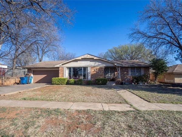 305 E 3rd Street, Cordell, OK 73632
