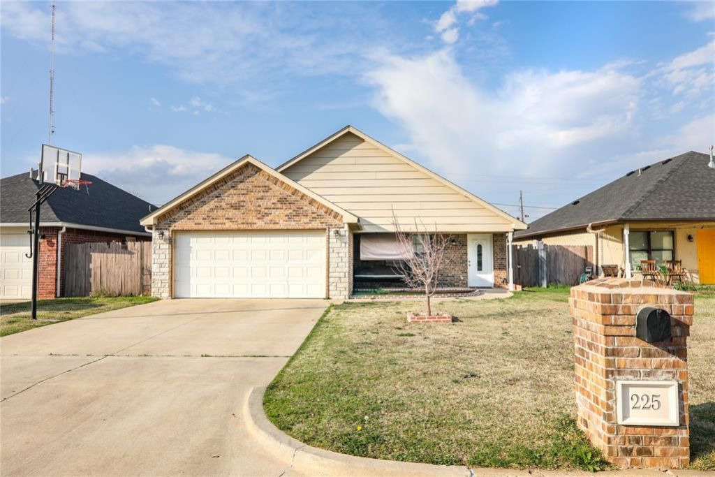 225 SE 53rd Street, Oklahoma City, OK 73129 Main Photo