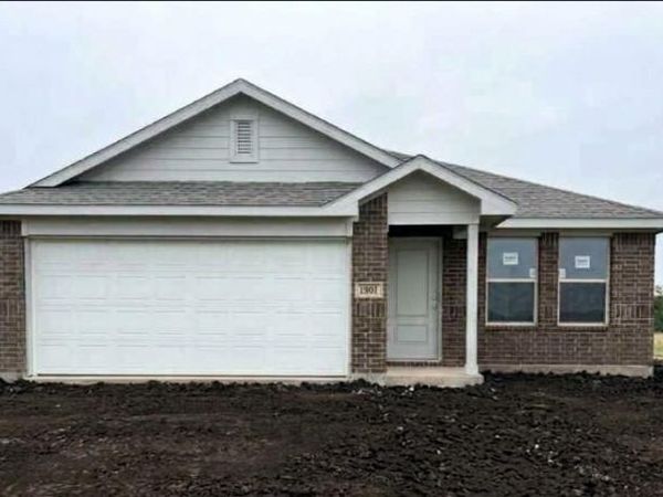 1901 Chestnut Oak Court, Mustang, OK 73128