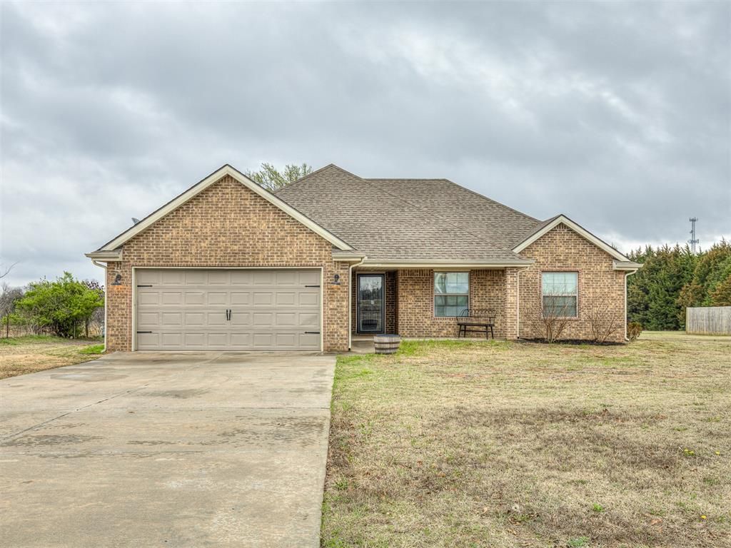 1740 N Dobbs Road, Harrah, OK 73045 Main Photo