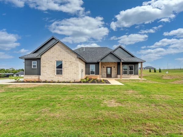 2436 Canyon Circle, Blanchard, OK 73010