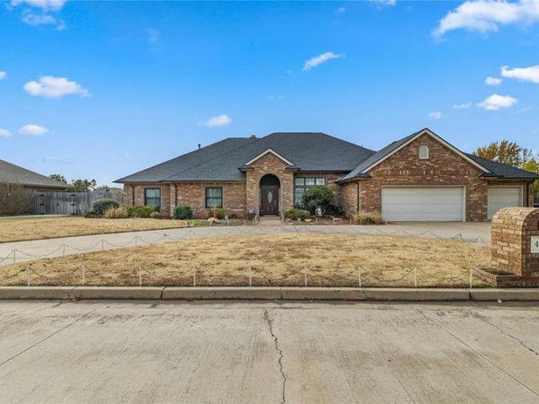 416 Fieldcrest Drive, Chickasha, OK 73018