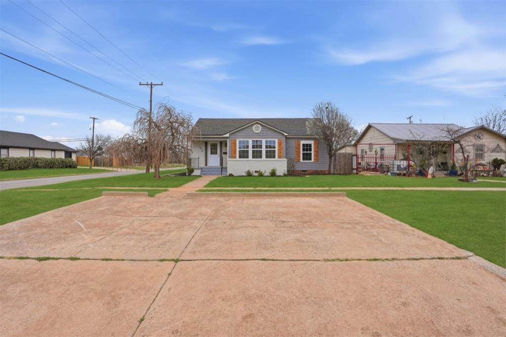 1020 N Lee Street, Altus, OK 73521 Main Photo
