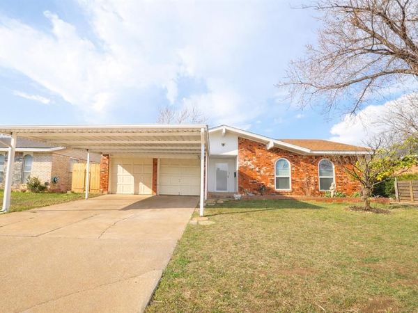 1049 SW 3rd Street, Moore, OK 73160