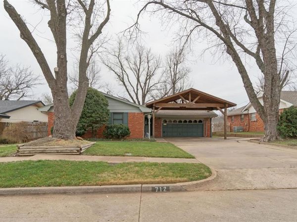 712 E 27th Place, Edmond, OK 73013