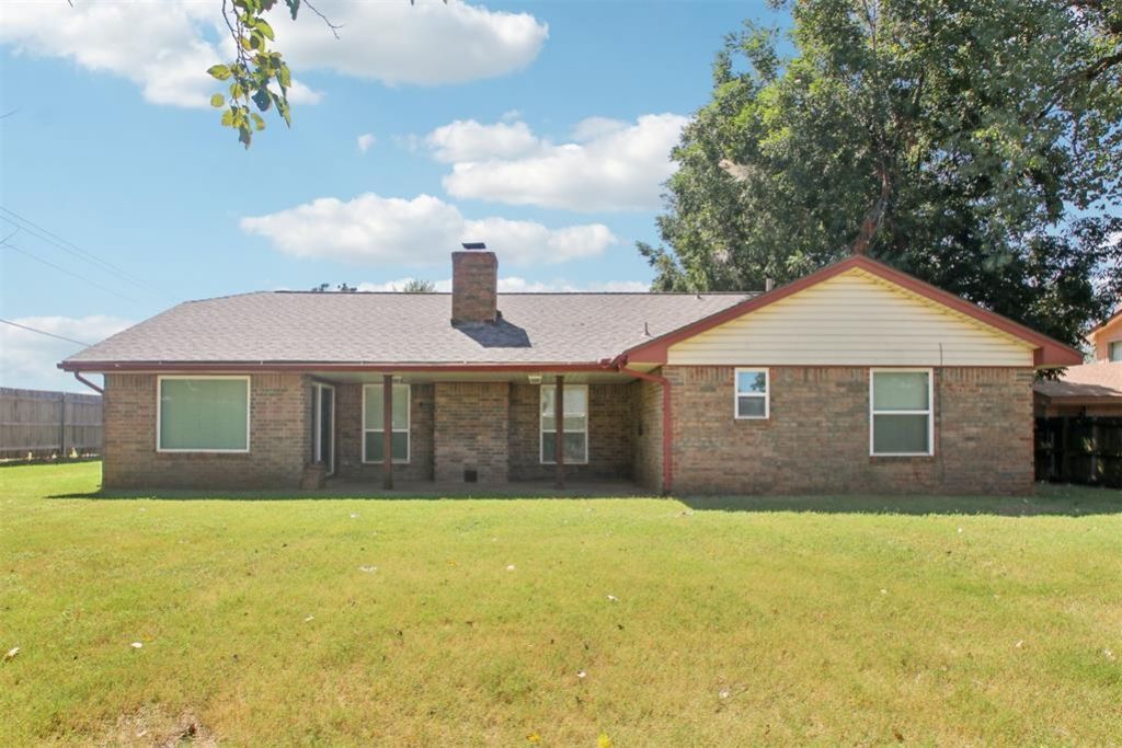 101 W Vail Drive, Yukon, OK 73099 Main Photo