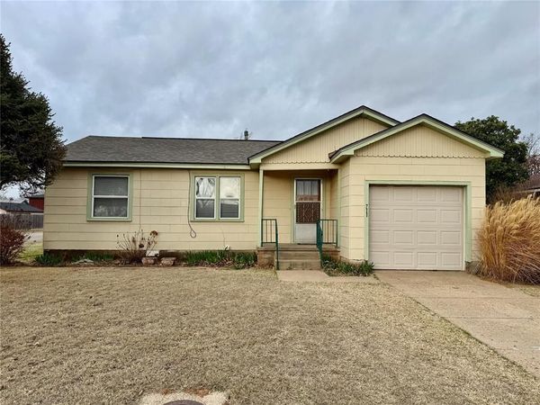 711 N Broadway Avenue, Hydro, OK 73048