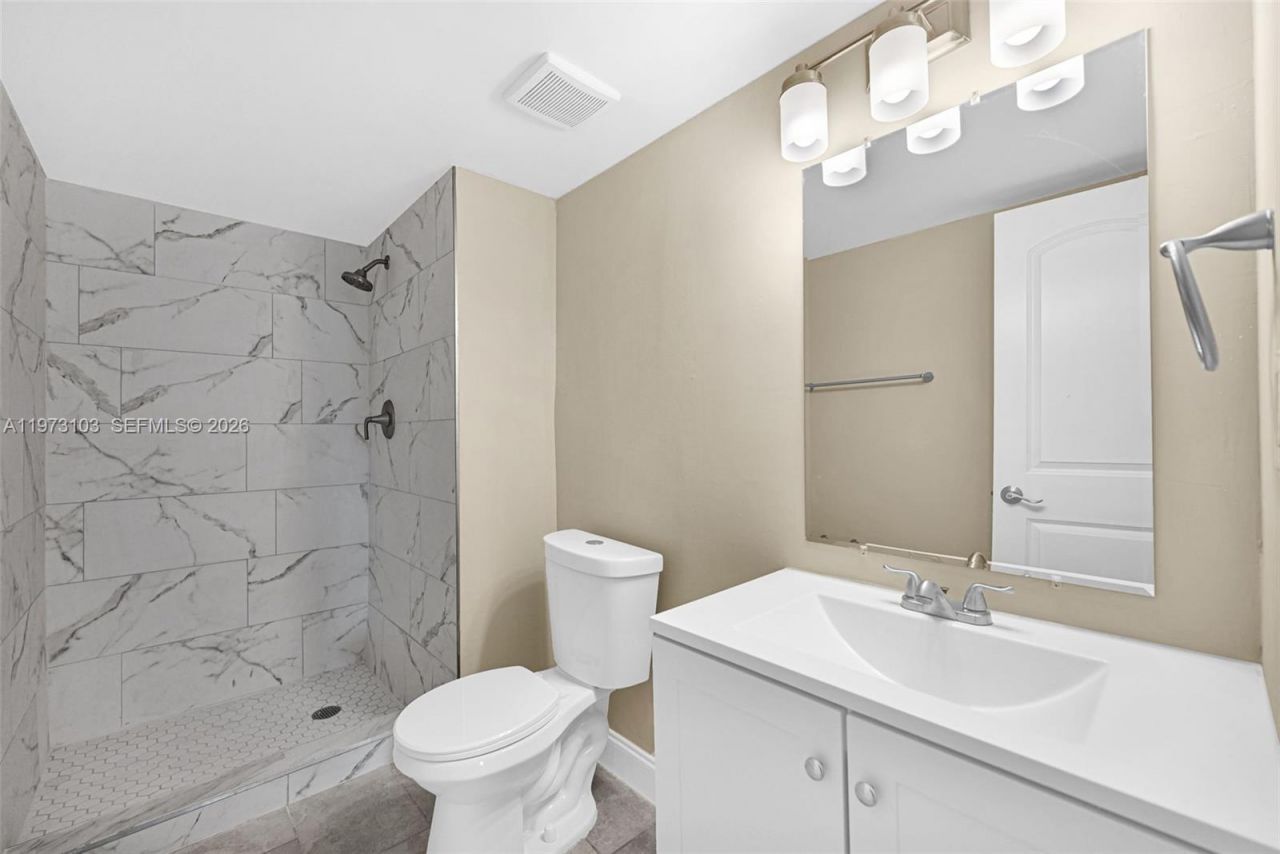 700 NW 214th St, Unit 321, Miami Gardens, FL 33169 Photo