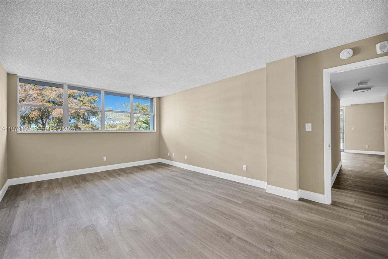 700 NW 214th St, Unit 321, Miami Gardens, FL 33169 Photo