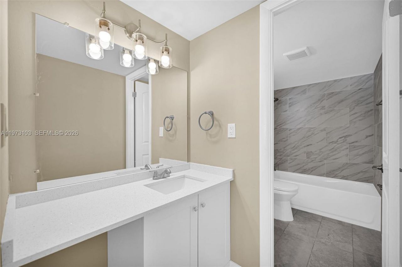 700 NW 214th St, Unit 321, Miami Gardens, FL 33169 Photo