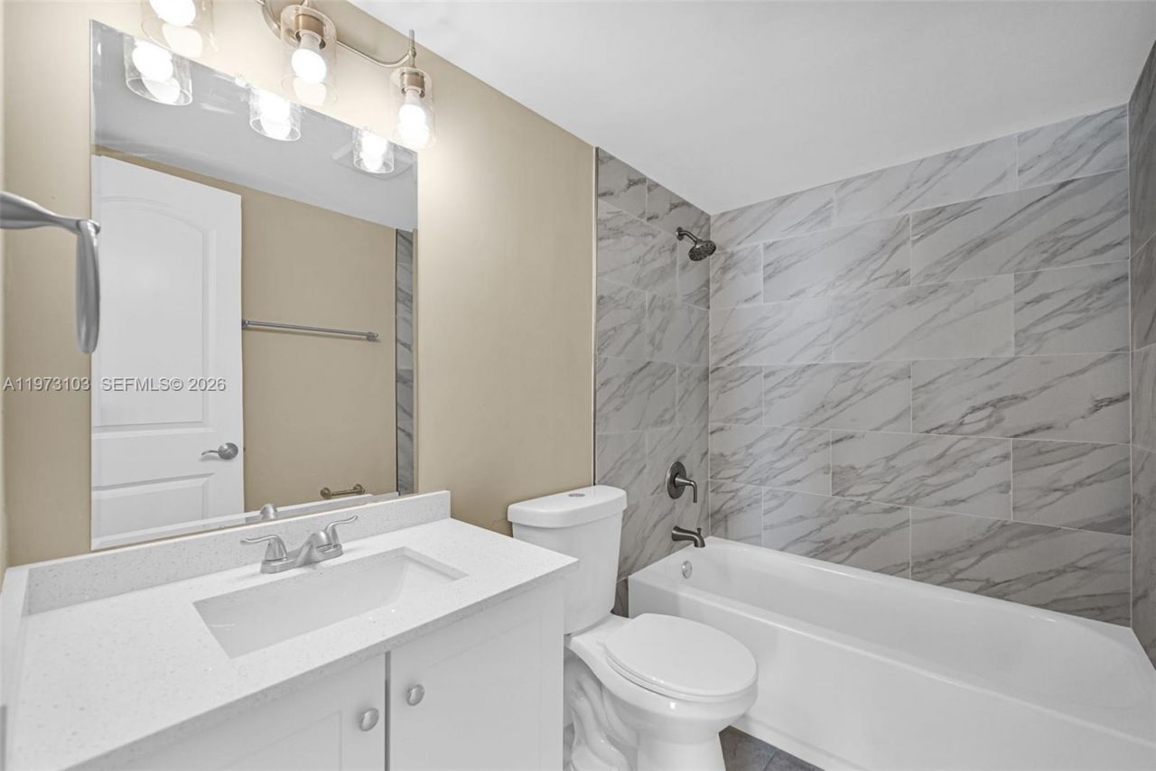 700 NW 214th St, Unit 321, Miami Gardens, FL 33169 Photo