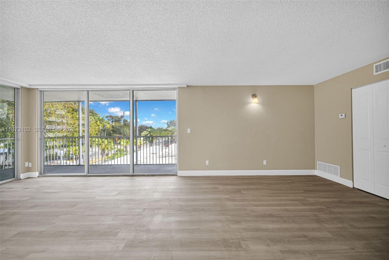 700 NW 214th St, Unit 321, Miami Gardens, FL 33169 Photo