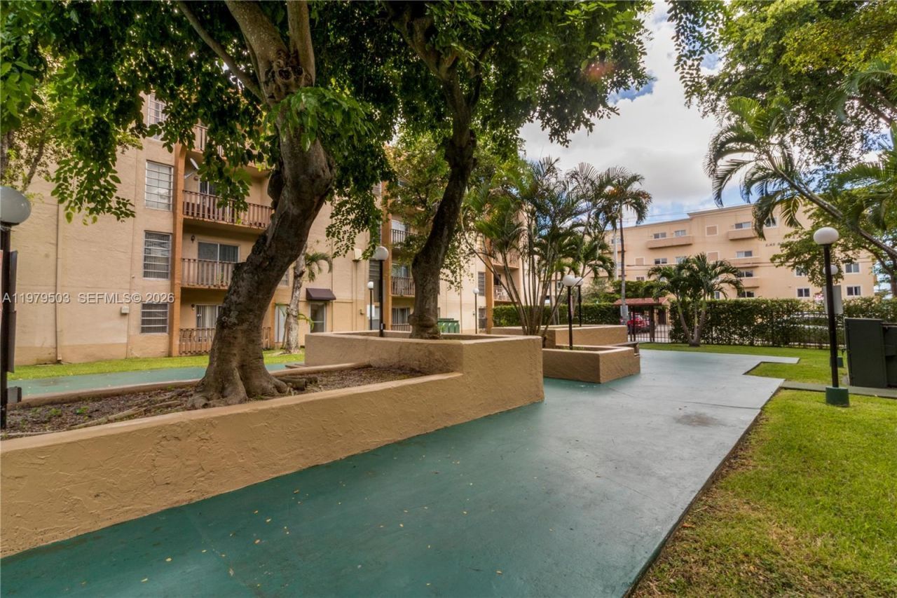 4855 NW 7th St, Unit 206-6, Miami, FL 33126 Photo