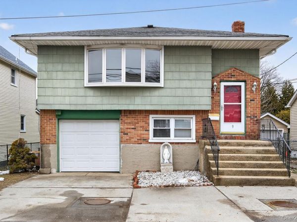 9 Bay Beach Avenue , Bayville, NY 11709