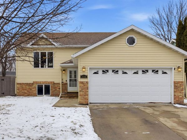 1530 29th Avenue S, Fargo, ND 58103