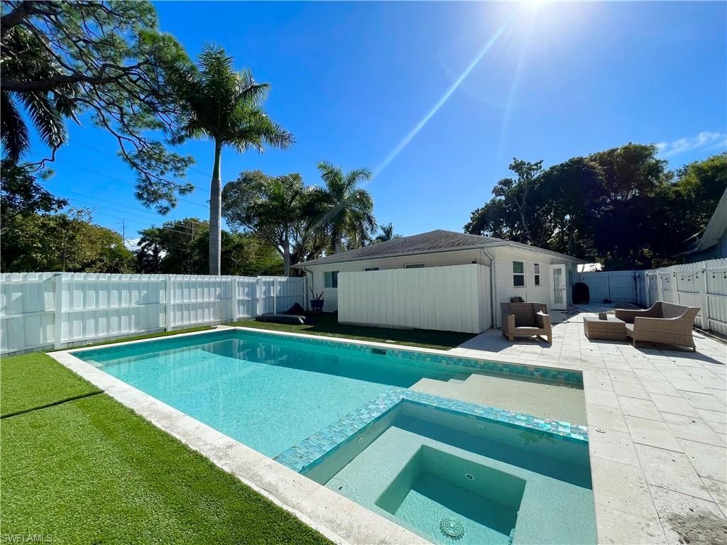 905 13th St N, Naples, FL 34102 Photo