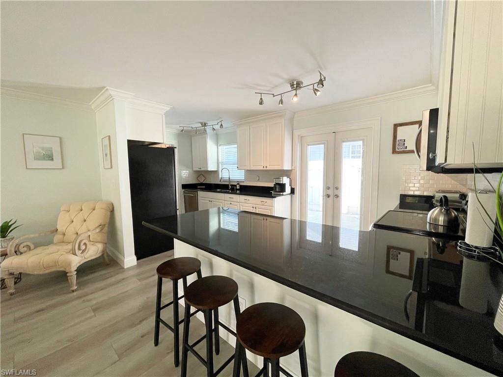 905 13th St N, Naples, FL 34102 Photo