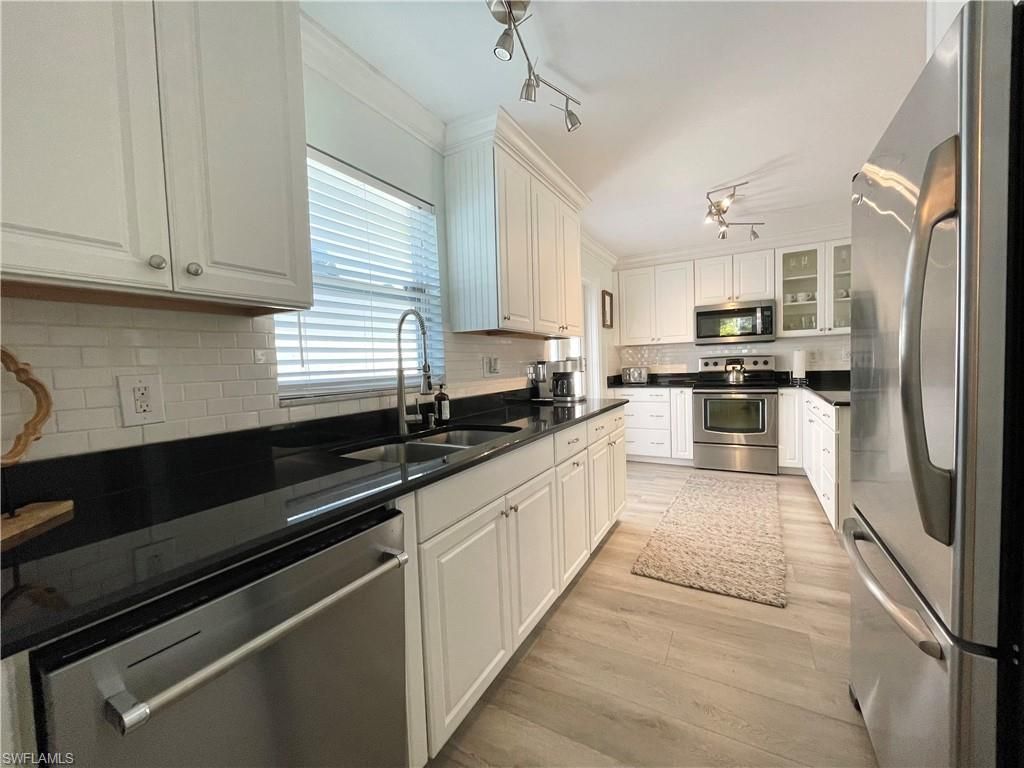 905 13th St N, Naples, FL 34102 Photo