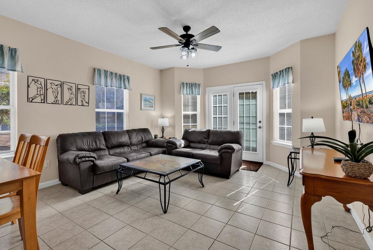 4542 Girvan Dr.  Photo 9