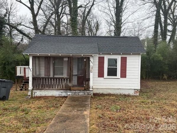 601 S College Street, Dallas, NC 28034