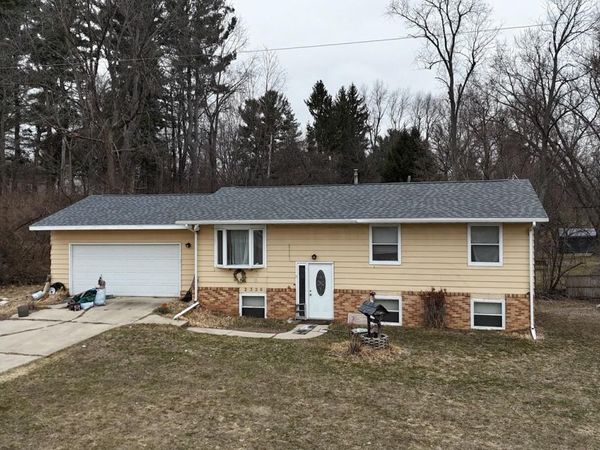 2326 Pioneer Drive, Jackson, MI 49201