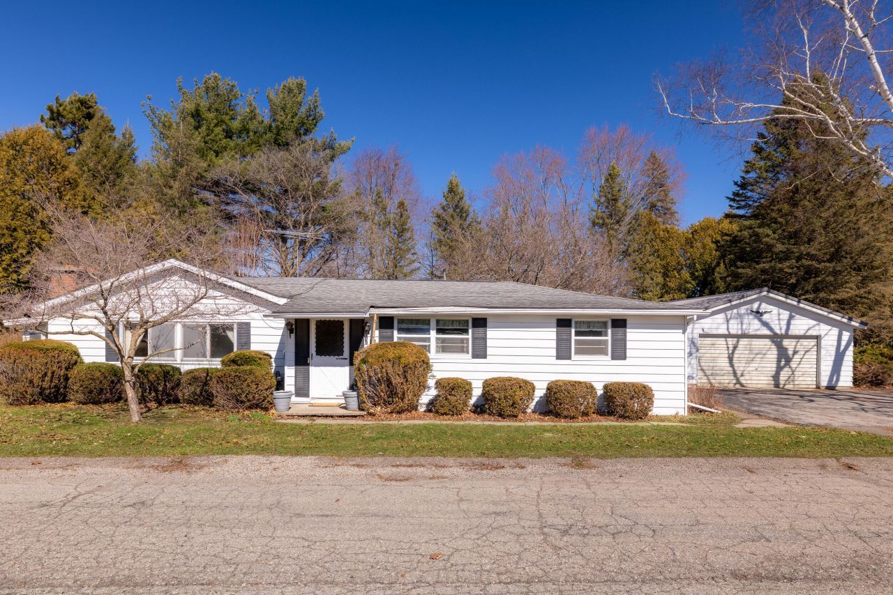 510 W Mechanic Street, Stockbridge, MI 49285 Main Photo