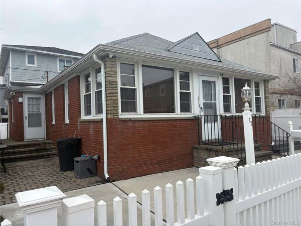 27 June Walk, Long Beach, NY 11561