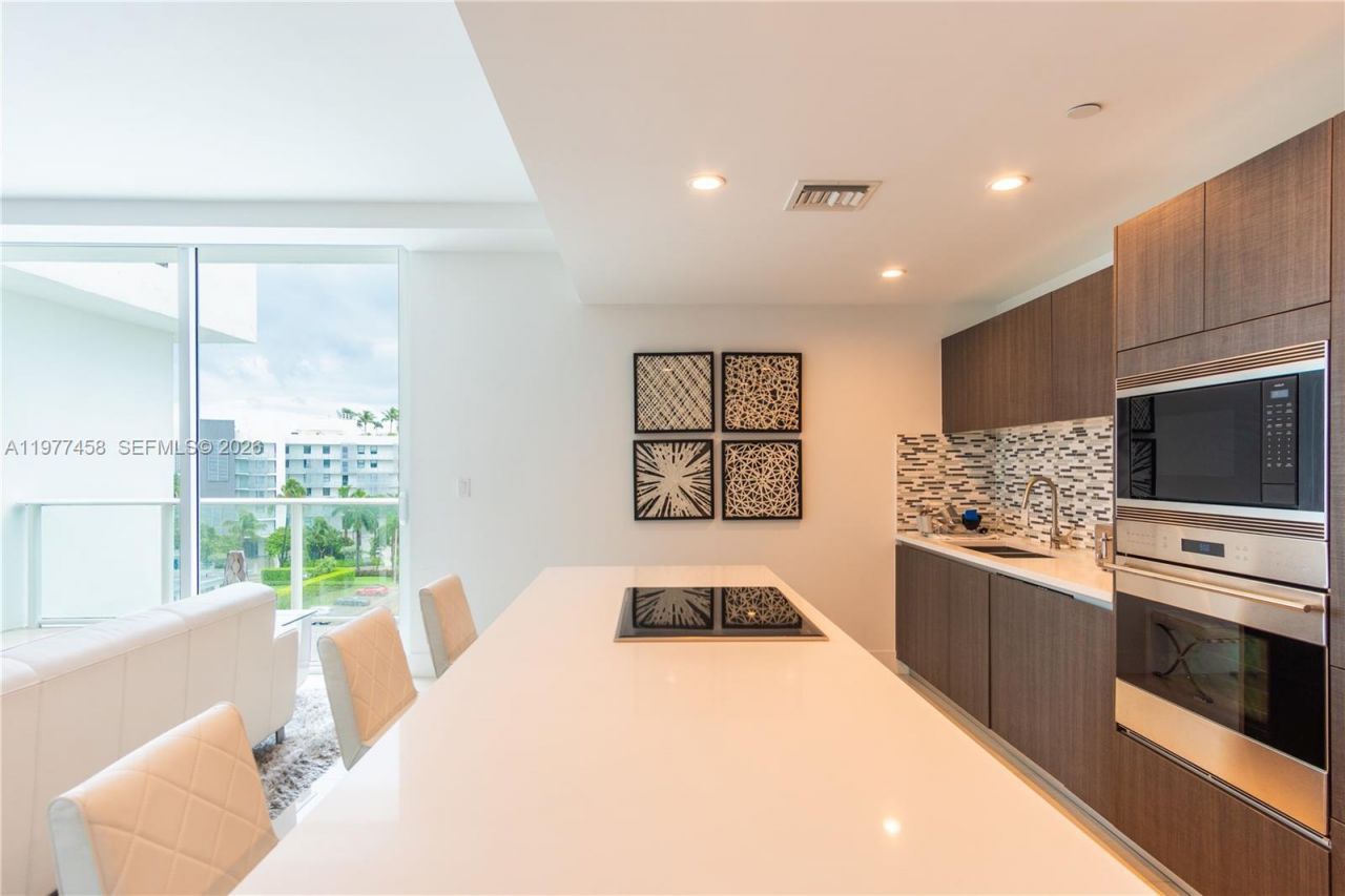 1150 102nd St , Unit 702, Bay Harbor Islands, FL 33154 Photo